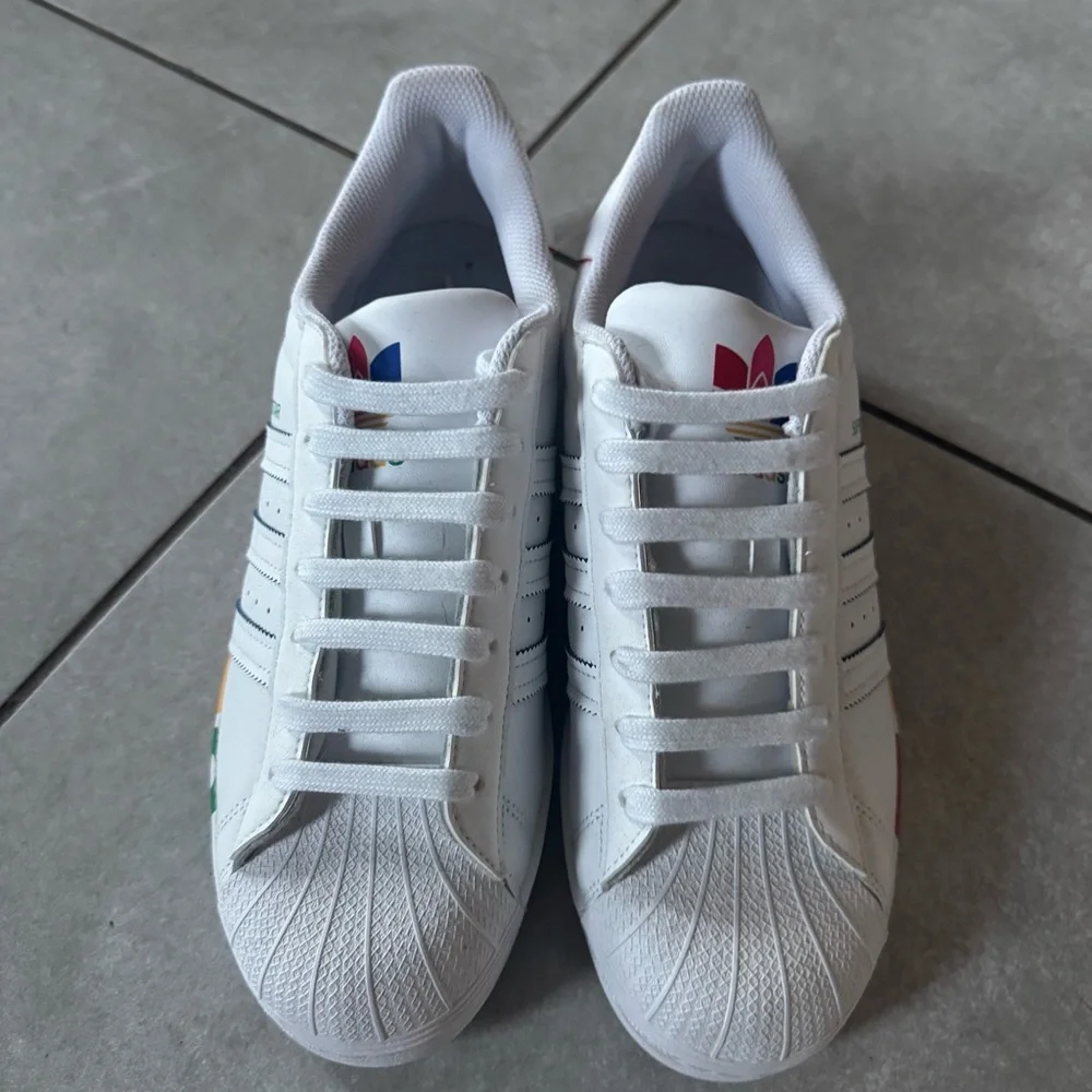 adidas white superstar